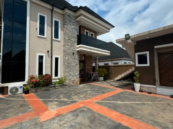 Standard 4 Bedrooms duplex all rooms master’s wit Gate House at Okhuoromi Community Benin City