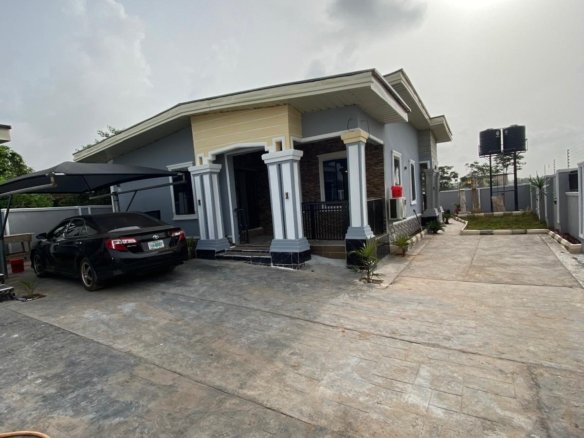 A standard 5 bedrooms bungalow all en-suit at Egbire community Benin-City, Edo State