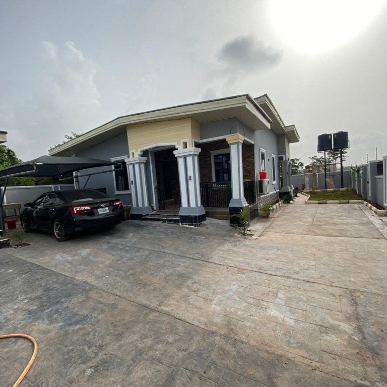A standard 5 bedrooms bungalow all en-suit at Egbire community Benin-City, Edo State